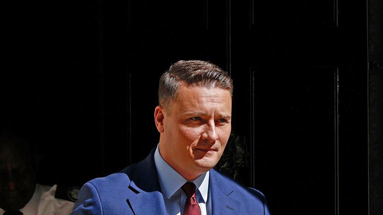 Wes Streeting Downing Street 10:n edustalla Lontoossa.