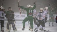 Veiteräs Samppa Äikäs firar mål mot Akilles.