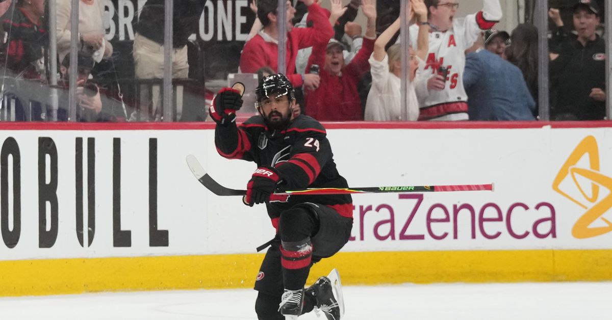 Carolina utjämnade finalserien – Sebastian Aho spelade fram till segermålet