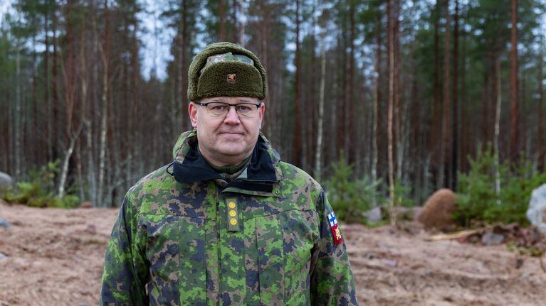 Henkilökuvassa Mano-Mikael Nokelainen, eversti, ilmatorjunnan tarkastaja, Puolustusvoimat.