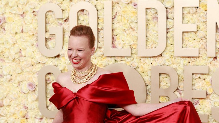 Alma Pöystin Golden Globe -gaalapuvun on suunnitellut Anne-Mari Pahkala. 