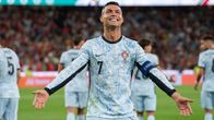 Cristiano Ronaldo juhlii maalia Portugalin paidassa.