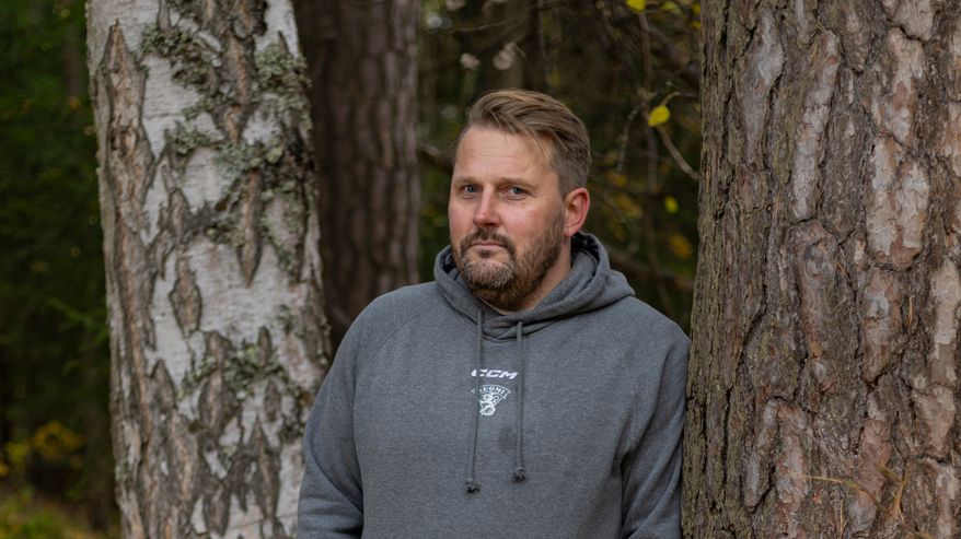Leijonien päävalmentaja Antti Pennanen Ahvenistonjärvellä Hämeenlinnassa.