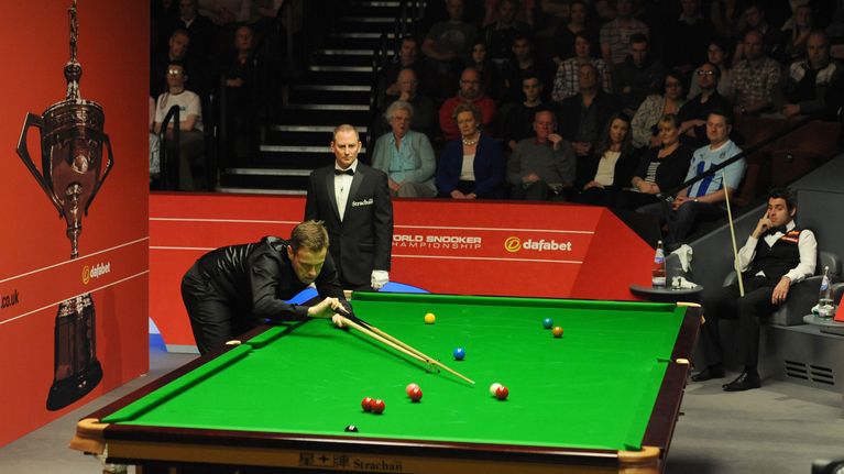 Robin Hull kohtasi Ronnie O'Sullivanin vuoden 2014 MM-turnauksessa. O'Sullivan voitti ottelun erin 10-4.