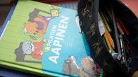 äidinkielen kirja ja penaali