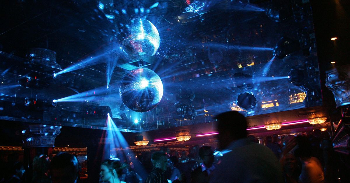 Muistatko jättiyökerhot ja mikä oli sedula? Yökerhovisa vie sinut vuosituhannen vaihteen bileisiin