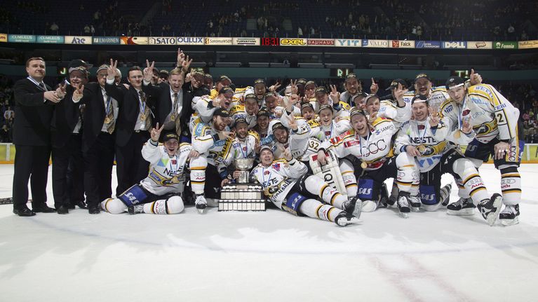 Kärpät juhlii Suomen mestaruutta vuonna 2005.