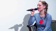 Kirjailija Alexandra Salmela Prosak-klubilla