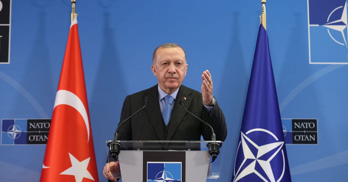 Wednesday's papers: Angry Ankara, museum money pit, and lagging lines