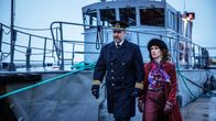 Näyttelijät Elsa Saisio ja Per Larsson tv-sarjassa Whiskey on the rocks.