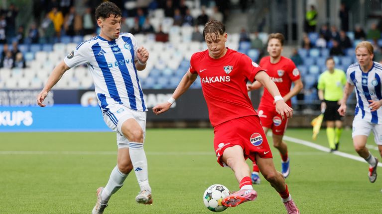 Mads Borchers sköt två mål för HJK.
