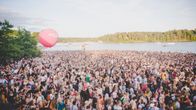 Yleisöä Ruisrockissa