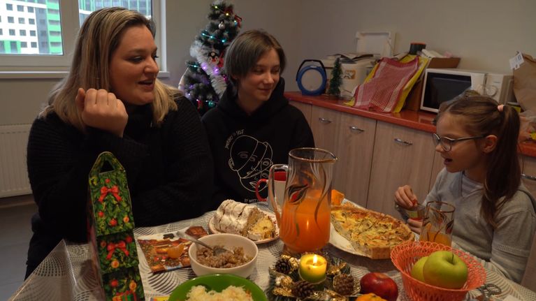 Ukrainalainen perhe viettämässä joulua.
