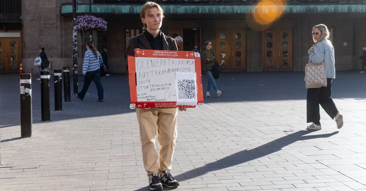 Kukaan ei ota 21-vuotiasta opiskelijaa edes ilmaiseen työharjoitteluun – seisoi kadulla kyltin kanssa