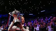 Judd Trump juhli snookerin maailmanmestaruutta Sheffieldin Crucible-teatterissa toukokuussa 2019.