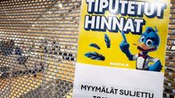 Sotka-liike on kiinni kauppakeskuksessa. Edustalla lappu, jossa lukee: tiputetut hinnat ja myymälät suljettu toistaiseksi.