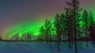 Revontuli jossakin Suomessa.