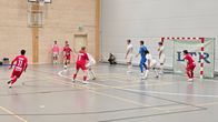 FC Kemin ja Akaan pelaajat kentällä.