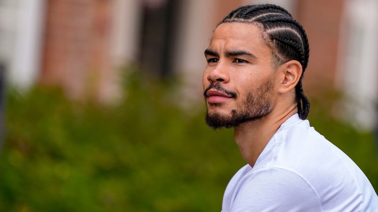Olivier Nkamhoua koripallon EM-kisoissa 2025 Suomen hotellilla.