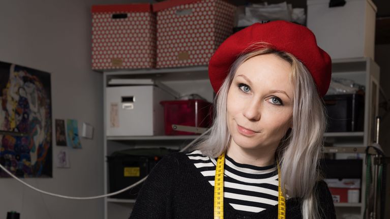 Lateksiräätäli kertoo, kuinka Erika Vikmanin UMK-asut syntyivät ...