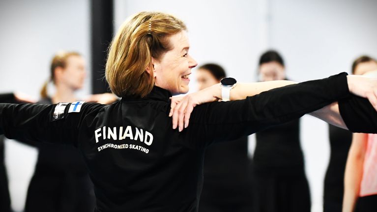 Sirpa Manner och Team Antique övar sitt tävlingsprogram.