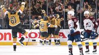 Vegas Golden Knights juhlii maalia Colorado Avalanchen verkkoon.