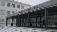 Mertalan koulu har närmare 700 elever. 