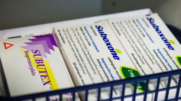 Opioidiriippuvaisille alaikäisille korvaushoitoja? Osa lääkäreistä ...