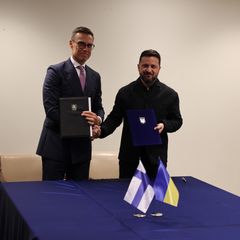 Photo shows Finnish President Alexander Stubb and Ukrainian President Volodymyr Zelensky 