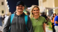 Valtteri Bottas ja Tiffany Cromwell Abu Dhabin GP:ssä 7.12.2025.