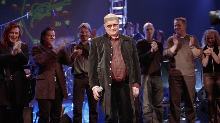Juice Leskinen 50-vuotisjuhlakonsertissaan vuonna 2000.