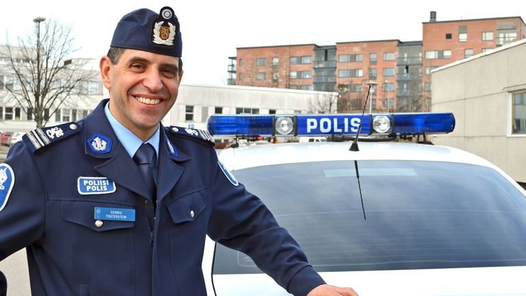 Poliisi valvoi lasten koulutietä Helsingin Töölössä – yli 20 kuskia ...