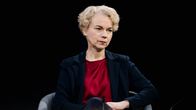 Kristi Raik Ylen studiossa.