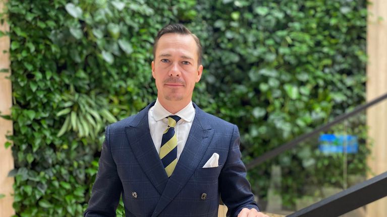 Carl Haglundille yllätyspesti: nousee KH Groupin toimitus­johtajaksi ...