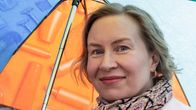 Vera Vala on suomalainen kirjailija, Helsingin kanavarannalla.