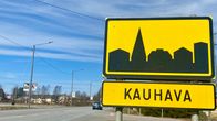 Kauhavan taajamakyltti tien varressa.