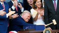 Donald Trump hyväksyi Big Beautiful Bill -nimellä tunnetun lakipaketin 4. heinäkuuta 2025.