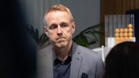 Veikkauksen Mikko Lahti ei katso kameraan.