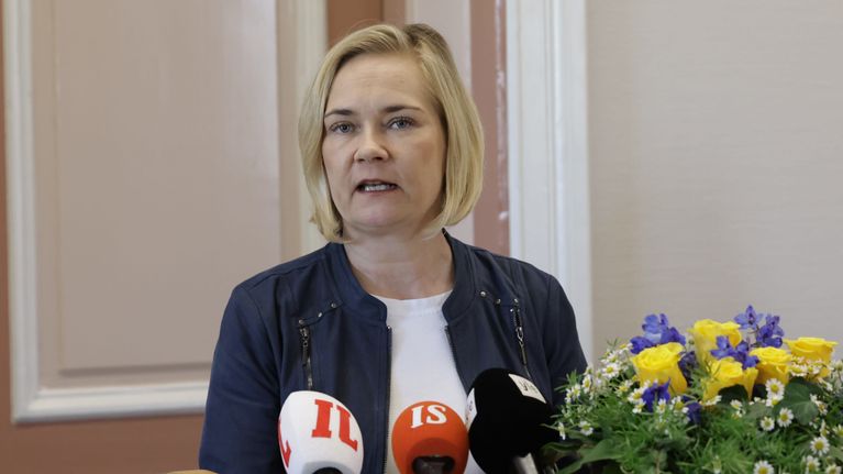 Student family immigration rises sharply, interior minister criticises ...