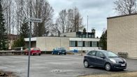 Tampereen Nekalan seurakuntatalon parkkipaikka. Kuvauspäivä 26.4.2024.