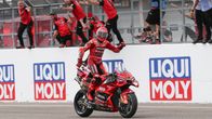 Marc Marquez tuuletti näyttävästi historiallista voittoaan.
