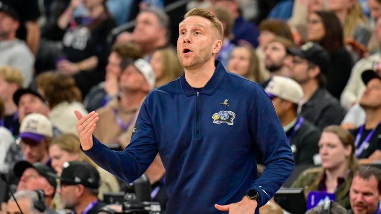Tuomas Iisalo valmentaa NBA:ssa Memphis Grizzliesiä.