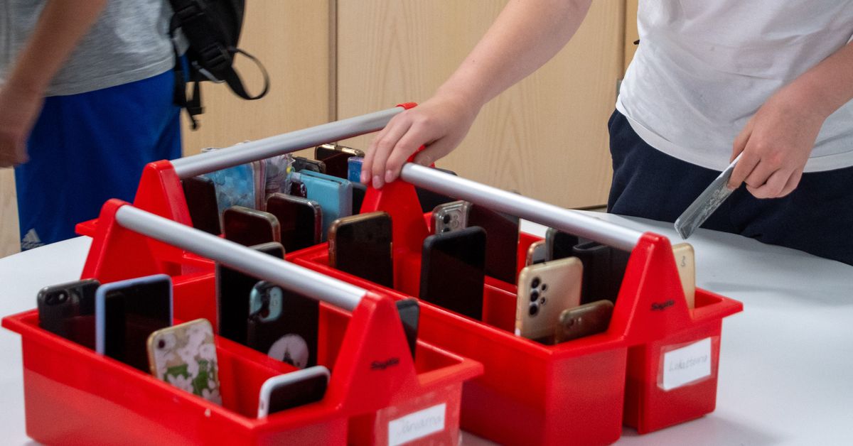 Finland bans smartphones in schools