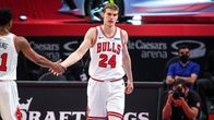 Chicago Bullsin Lauri Markkanen ottelussa Detroitia vastaan keväällä 2021.