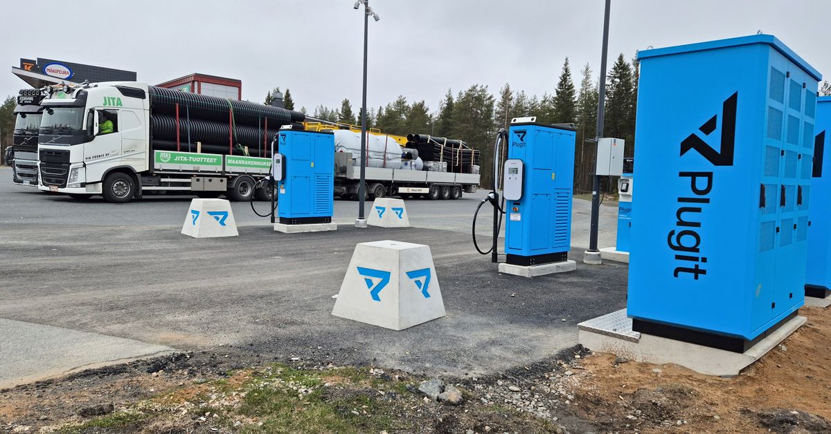 Tässä on Suomen pohjoisin rekkojen suurteholaturi – ”olematon” verkosto rajoittaa raskaan liikenteen sähköistymistä