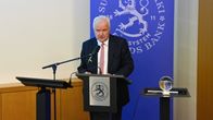Olli Rehn Suomen Pankin tiedotustilaisuudessa.