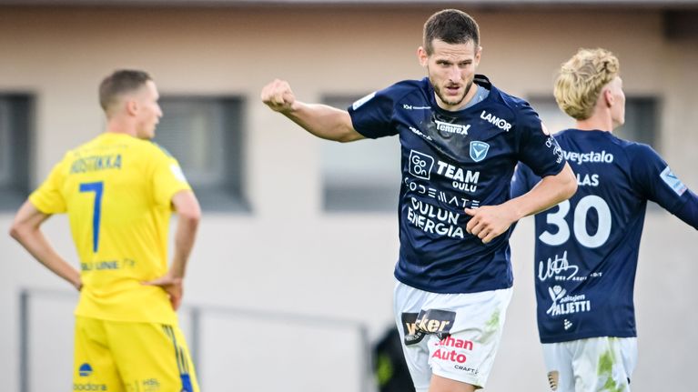 Ashley Coffey jublar för mål i AC Oulu 2023.
