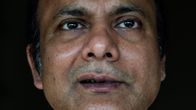 Professori Jishnu Bose kotonaan Kolkatassa.
