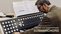 Tweedtakkinen mies profiilissa soittaa vanhaa elektronista soitinta, kuvassa teksti "A Future That Never Happened, Subharchord".