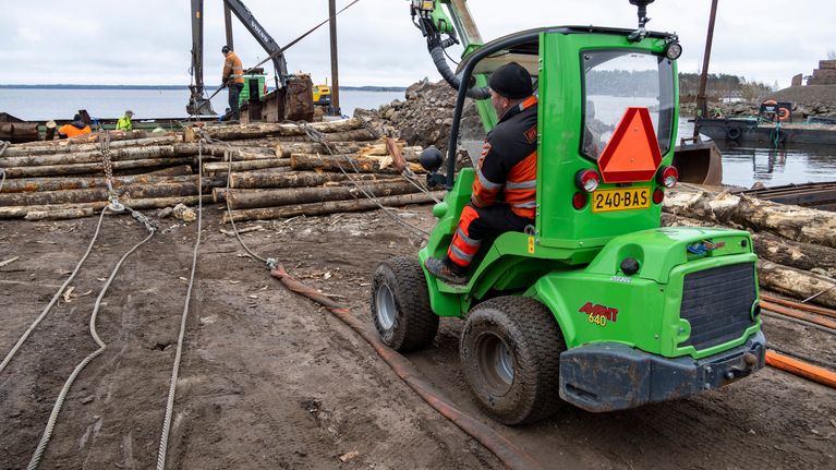 700 tonnin painoinen tuntematon alus nousee vihdoin merenpohjasta ...